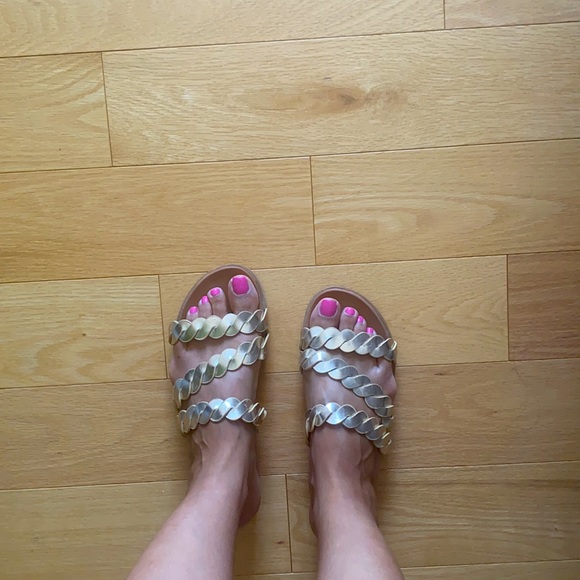 Gold braided detail sandals size 8.5 - Picture 4 of 4